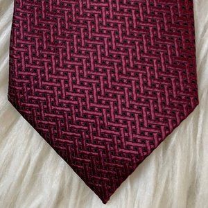 St. Lynn dark red patterned neck tie 100% silk NWT